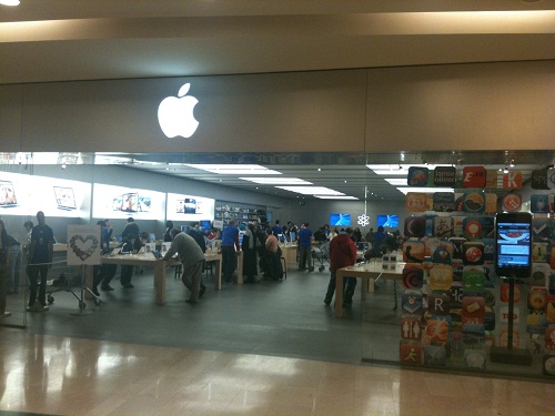 iPhoner all'Apple Store di Roma Est