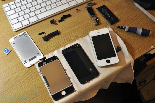 Trasformare un iPhone 4 nero in uno bianco si può