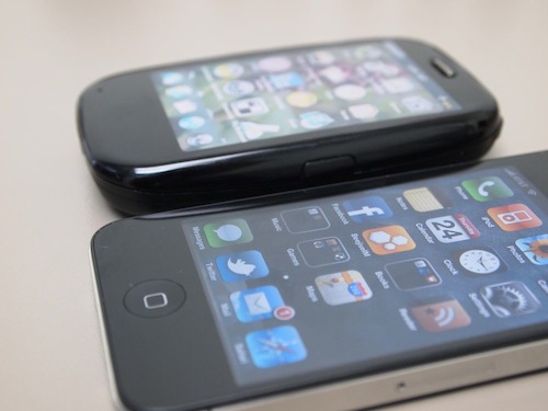 iPhone-4-vs-palm-pre-plus-3