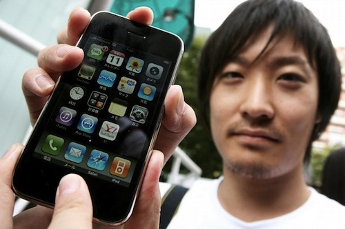 iPhone Goes On General Sale In Tokyo