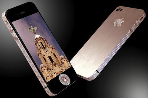 Un iPhone 4 coperto di diamanti