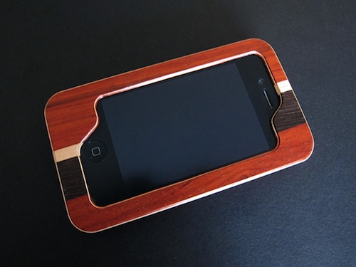 Substrata: case di legno per iPhone 4 