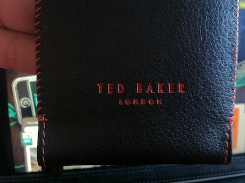 Pochette Leather Style Ted Baker nera: la recensione