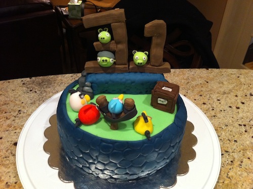 Una torta di compleanno ispirata ad Angry Birds 