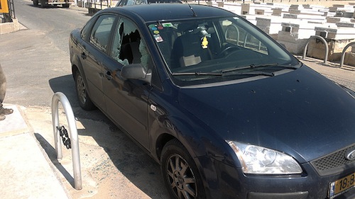 car with window smashed