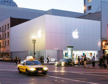 Apple Store: tentata rapina finisce in tragedia