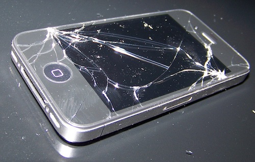 iPhone 4 sopravvive ad una automobile 