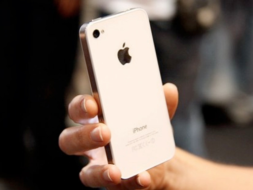 Avvocato tenta di far ingurgitare iPhone alla propria ragazza 
