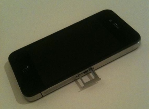 iPhone One to One: come inserire la SIM (micro-SIM)
