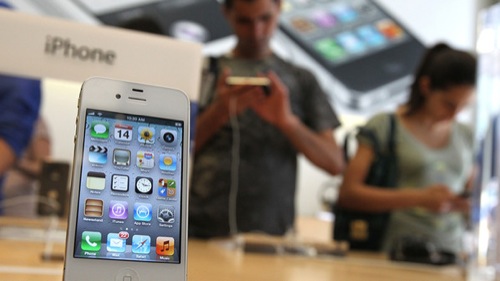 Apple’s New iPhone 4s Goes On Sale