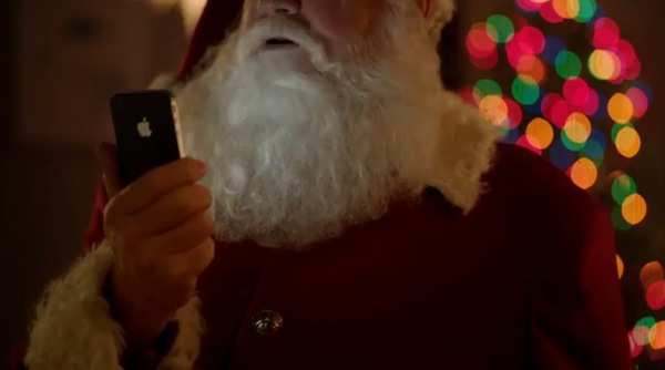 iPhone 4S spot: anche Babbo Natale usa Siri