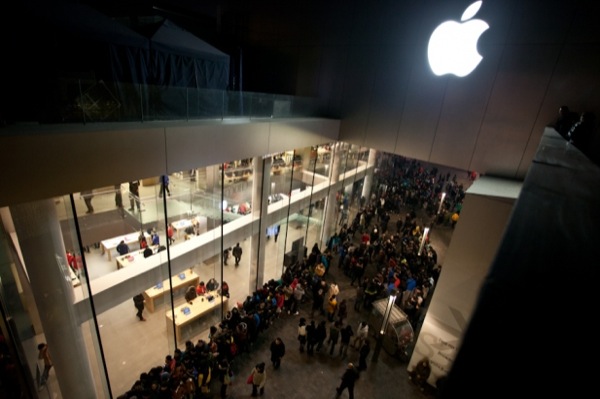 Cina: che fila per iPhone 4S