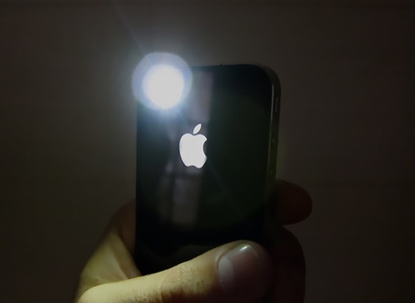Un escursionista si salva grazie al flash del suo iPhone
