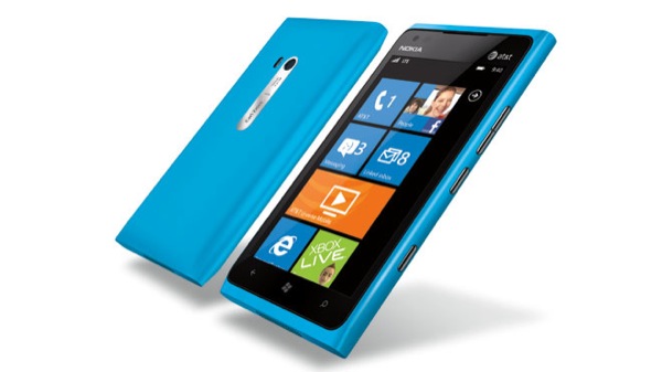 Nokia dimezza il prezzo del Lumia 900 