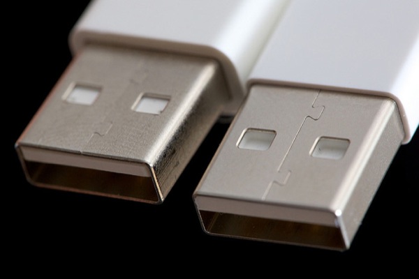 I nuovi connettori Lightning rimangono incastrati nelle porte USB