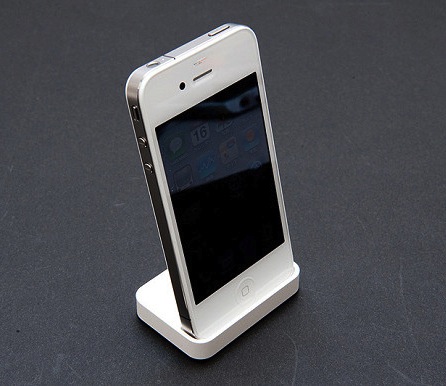 white_iphone_4_dock