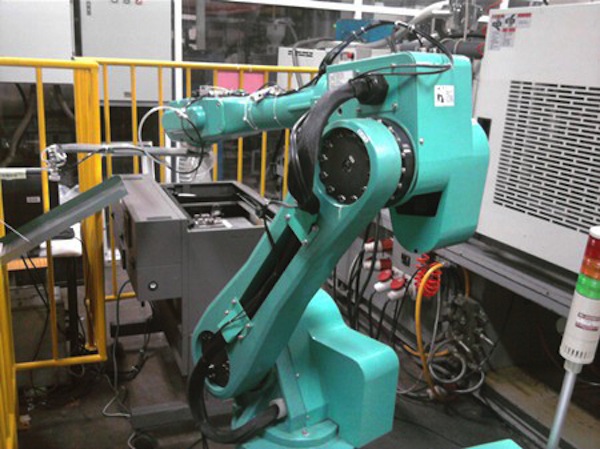 Foxconn: 10 000 robot sostituiscono i primi dipendenti 