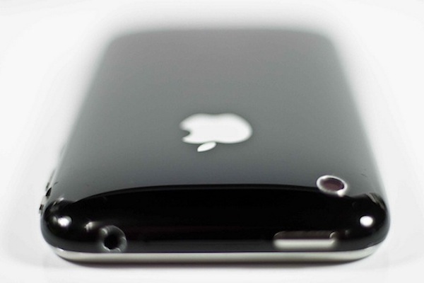 iPhone economico: scocca in metallo e plastica 