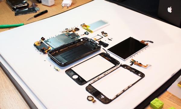 iphone-3g-s-fully-disassembled1_02