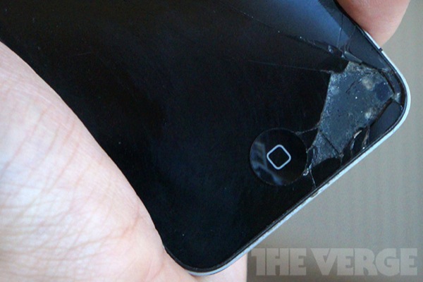 Apple inizia a sostituire negli Store gli schermi rotti di iPhone 5