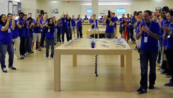 Apple chiede ai dipendenti retail nuove idee per incrementare le vendite dell'iPhone