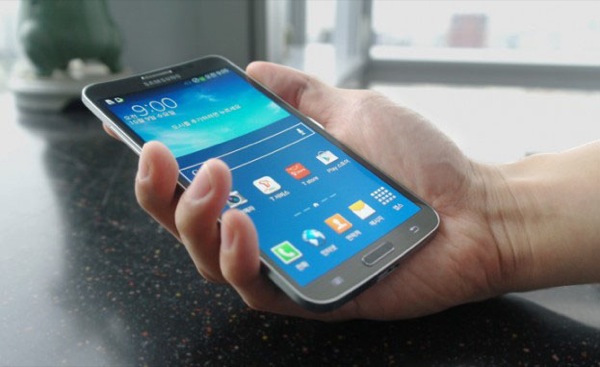 Samsung ci riprova: ecco il Galaxy Round, con display curvo