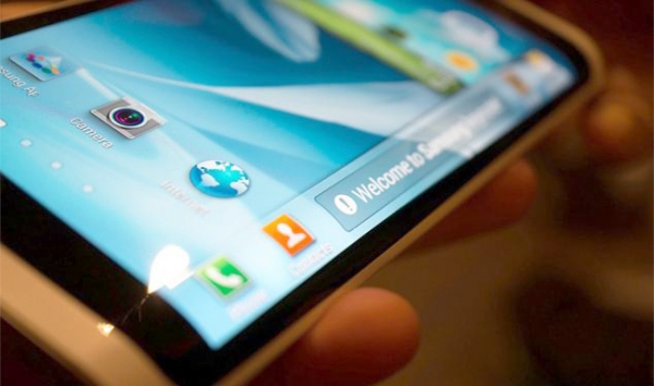iPhone 6, la Samsung risponde con l'uscita del Galaxy Note 4