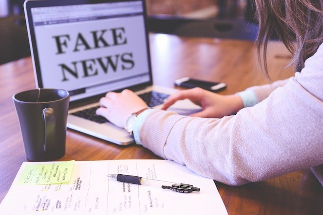 Smartphone e fake news sotto la lente d’ingrandimento
